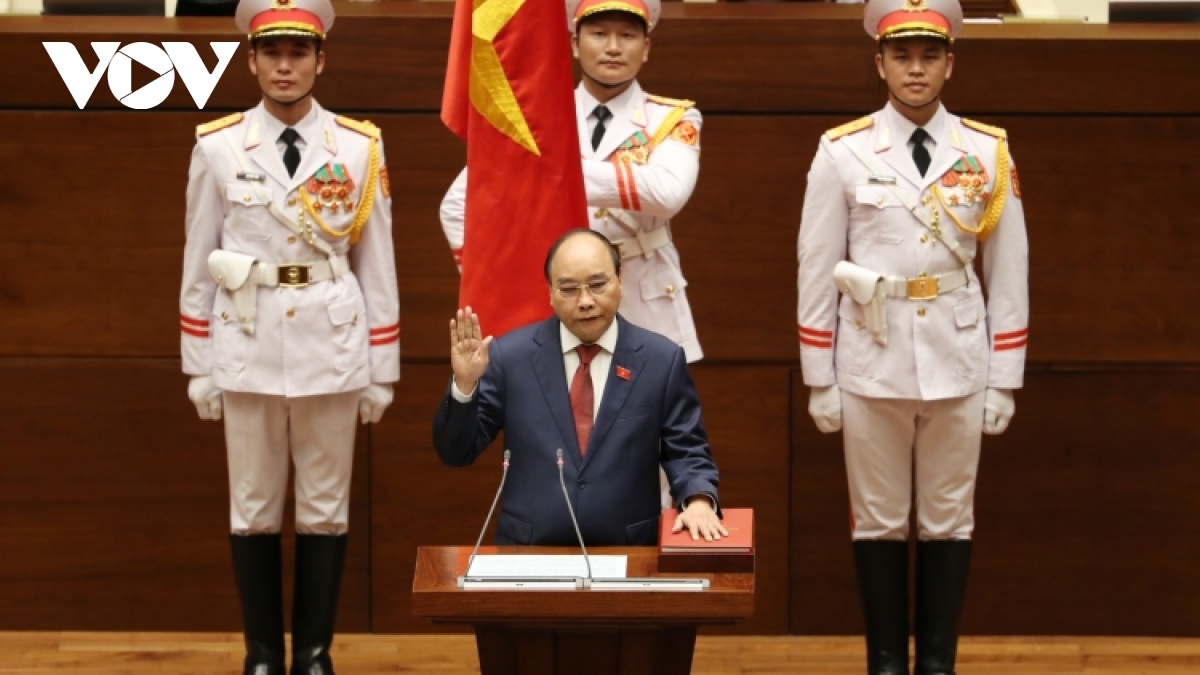 Nguyen Xuan Phuc takes oath of office as State President of Vietnam